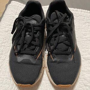 Zig Dynamica 4 Women's Shoes

Size: 6
Color: Core Black / Stucco / Boulder Beige